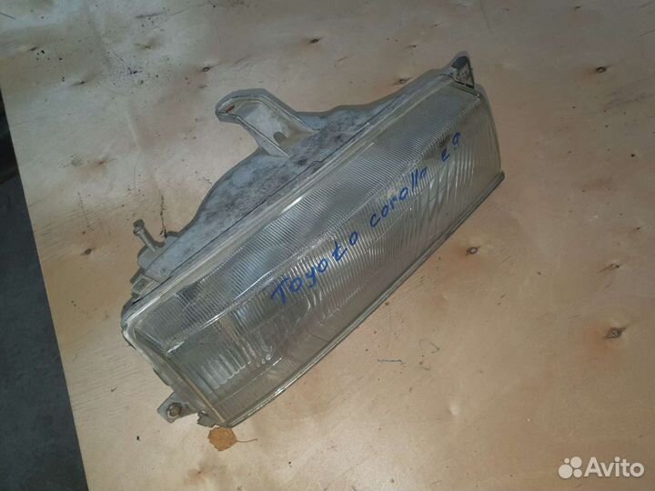 Передняя фара на тайота королла