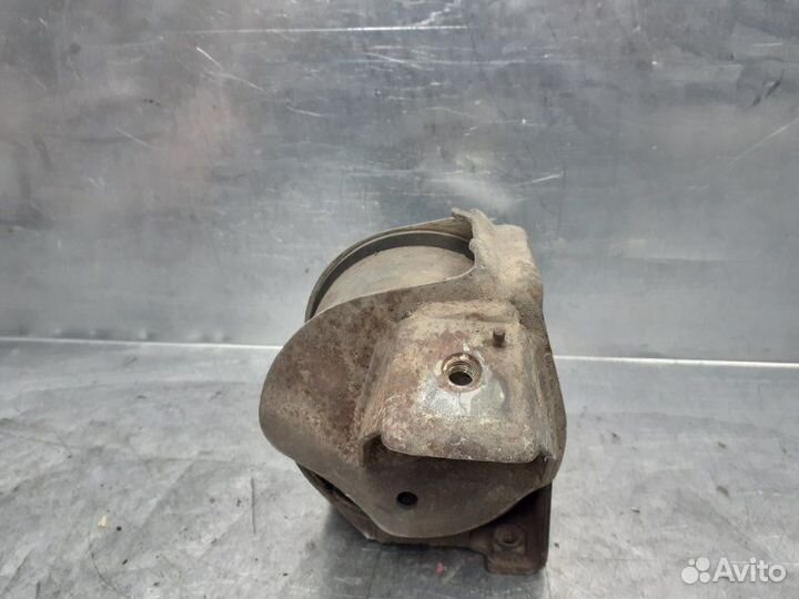 Опора двигателя правая Volkswagen Passat B3