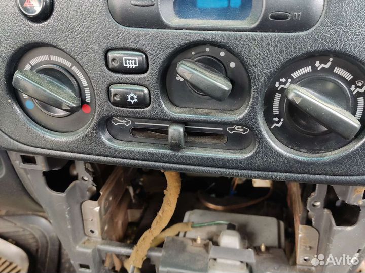 Блок управления печкой Mitsubishi Colt 5 CJ0 1998
