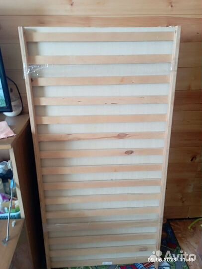 Детская кроватка с маятником и ящиком