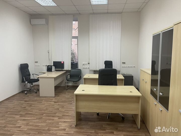 Набор офисной мебели для небольшого офиса