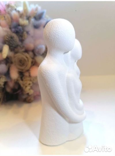 Интерьерная статуэтка влюблённая пара
