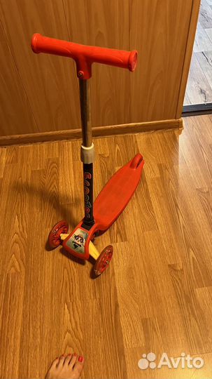 Самокат трехколесный