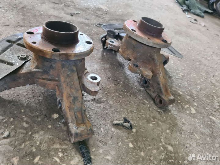 Кулак Fiat Doblo 2011 1.4