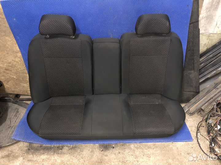 Задние сидения приора седан черные