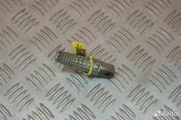 Подножка пассажира правая Suzuki Bandit 250V-2