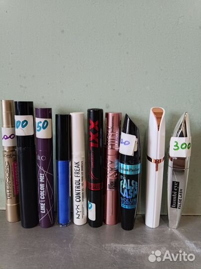 Тональный крем палитра теней,помада, тушь
