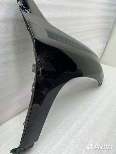 Крыло переднее правое Toyota Lend Cruiser 200