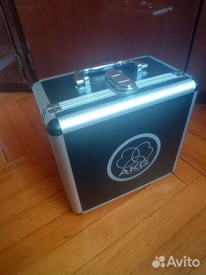 Студийный микрофон