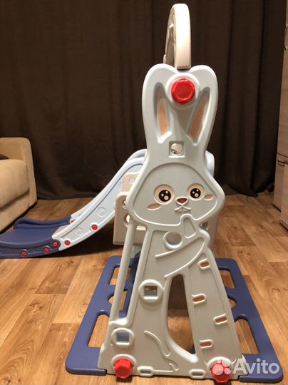 Детская горка, качели, кольцо и мяч