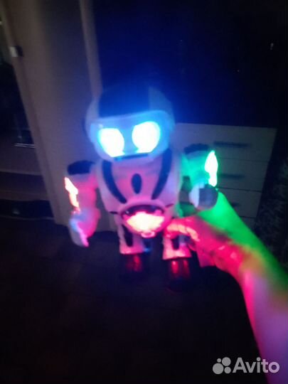 Игрушка робот