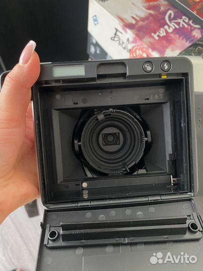 Фотоаппарат с моментальной печатью