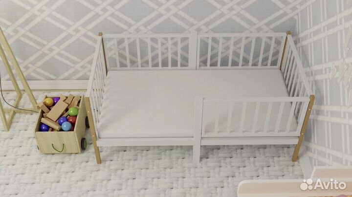 Кроватка для малыша из натурального дерева с борти