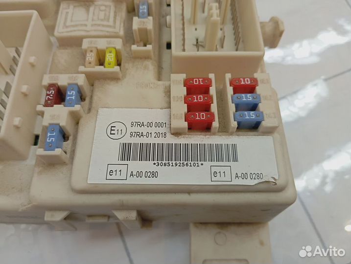 Блок предохранителей Ford C-MAX 2027109