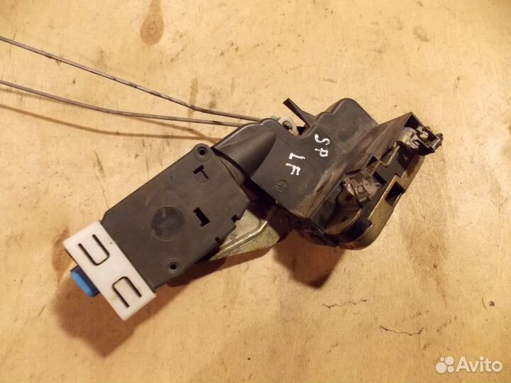 Замок двери передний левый Mitsubishi Space Star