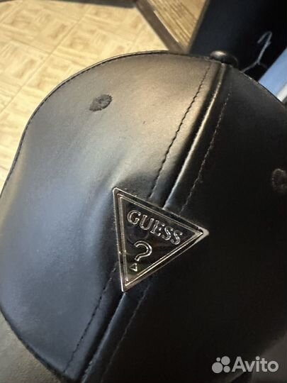 Кепка кожанная guess