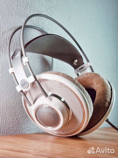 Студийные открытые наушники AKG K701