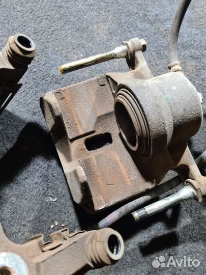 Суппорт тормозной передний Nissan X-Trail T31