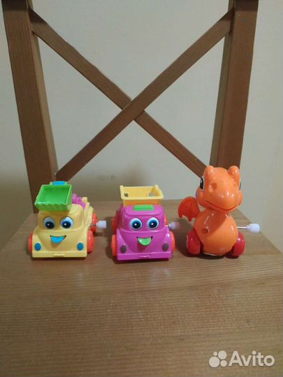 Игрушки с ручным заводным механизмом