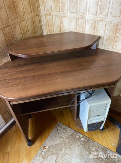 Компьютерный стол угловой