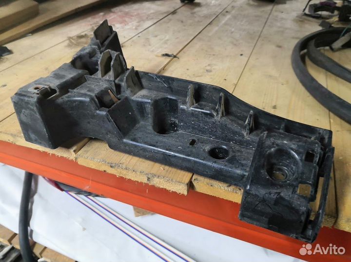 Кронштейн бампера задний правый Bmw X5 E70