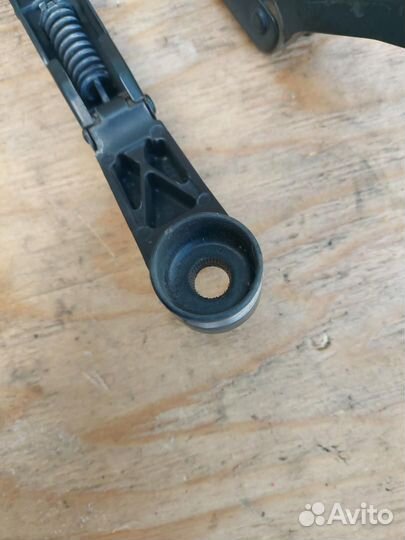 Поводок стеклоочистителя Toyota Prius 2 NHW20