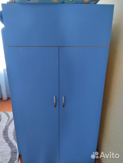 Детская кровать чердак со столом и шкафом