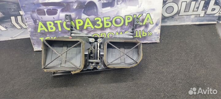 Центральные дефлекторы Nissan Primera P11