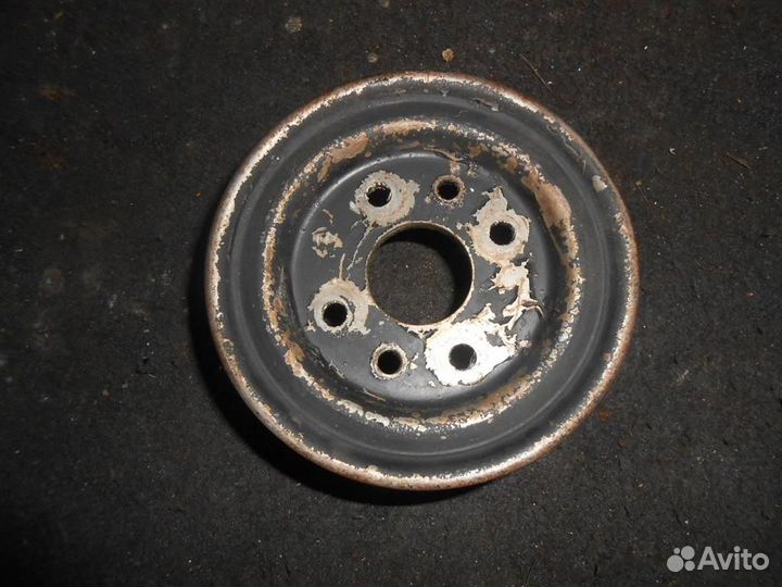 Шкив водяного насоса (помпы) Toyota Corolla AE100