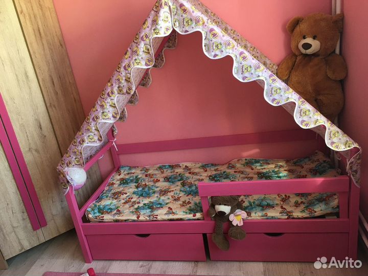 Кровать-домик из массива