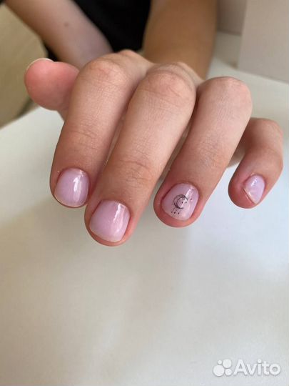 Модель на маникюр с покрытием гель лак