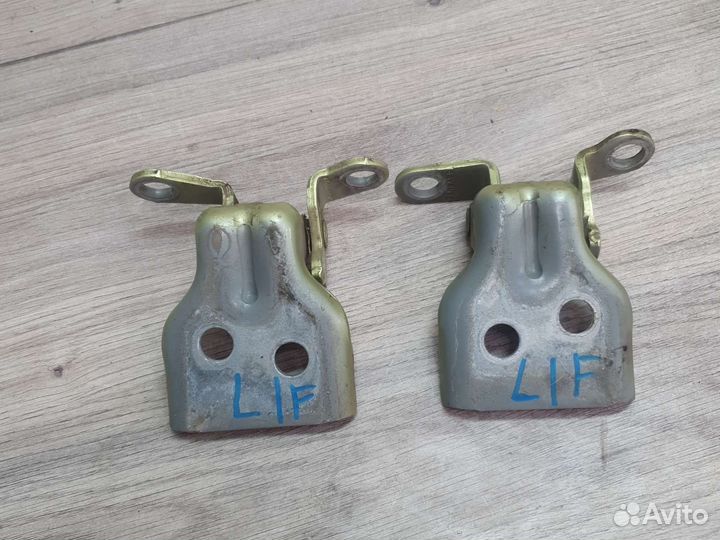 Петля двери передней левой ford fiesta mk5