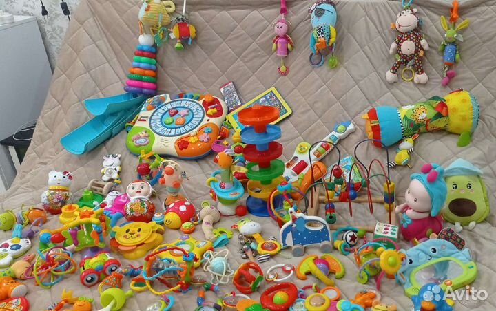 Развивающие игрушки для малышей пакетом