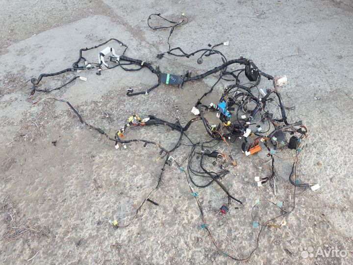 Mazda 3 BK - проводка салона