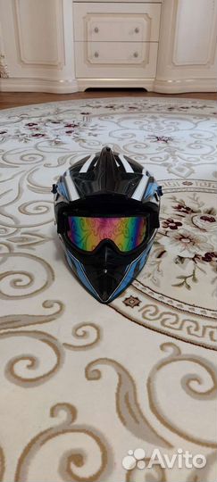 Новый мото шлем (55-61 см)