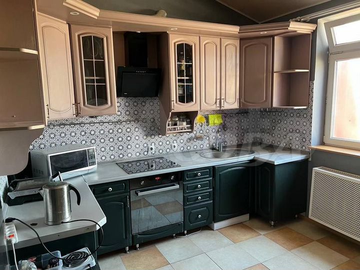 3-к. квартира, 100 м², 5/5 эт.