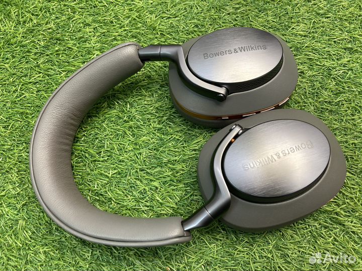 Bowers & Wilkins Px8 McLaren Edition