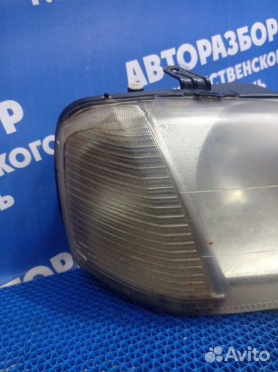 Правая фара Renault Logan 1 седан 2011