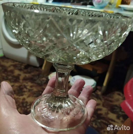 Стеклянная вазочка.Антиквариат.30-е годы