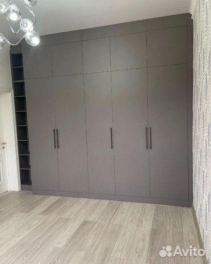 Шкаф распашной