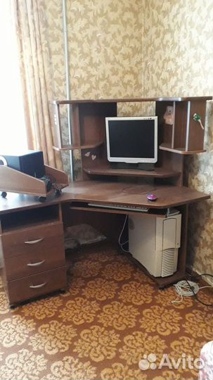 Компьютерный стол