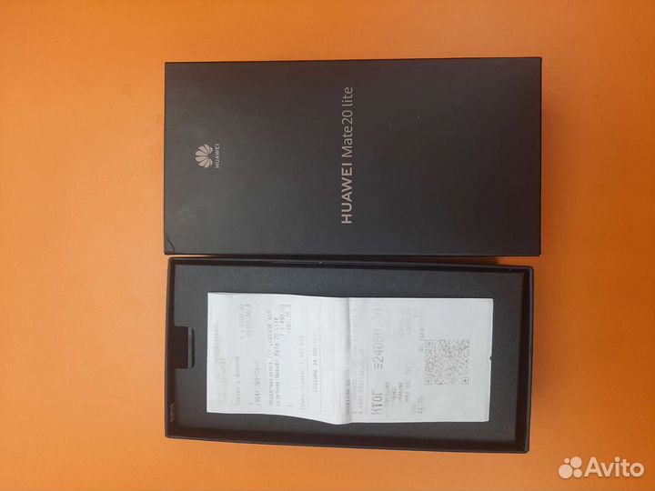 3) Телефон Huawei Mate 20 lite