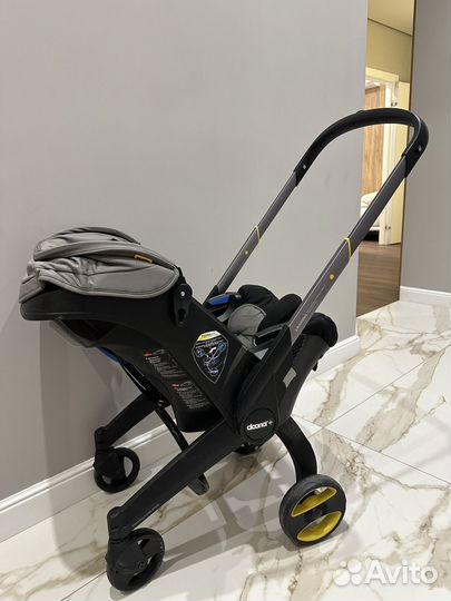 Автокресло-коляска Doona с базой Isofix