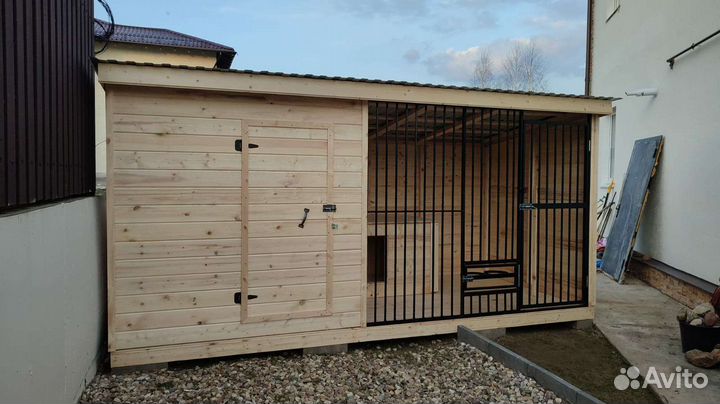 Вольер с хозблоком