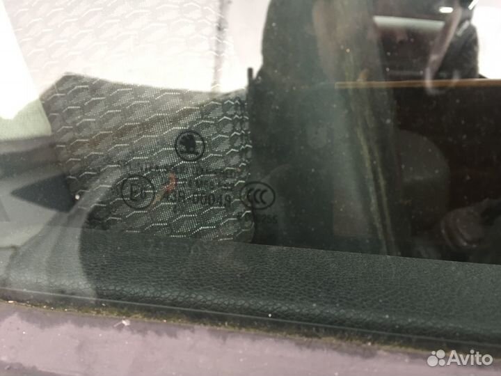 Шкода Октавия Стекло двери передней правой AS2