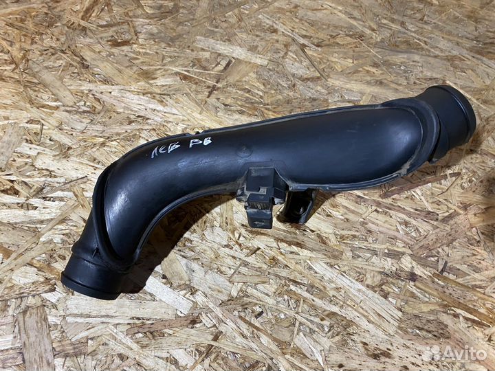 Патрубок интеркулера VW Passat B6 B7 Tiguan 06-12