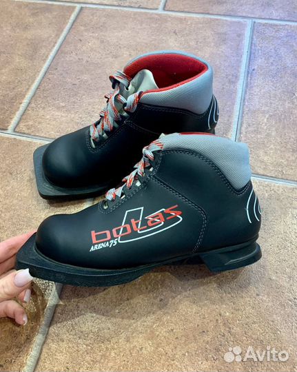 Детские лыжные ботинки Botas Arena NN75, 33р