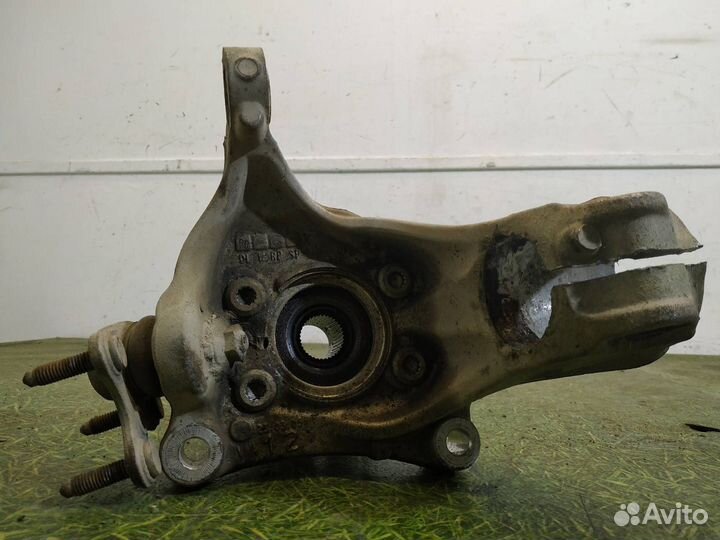 Кулак поворотный передний левый Volkswagen Passat