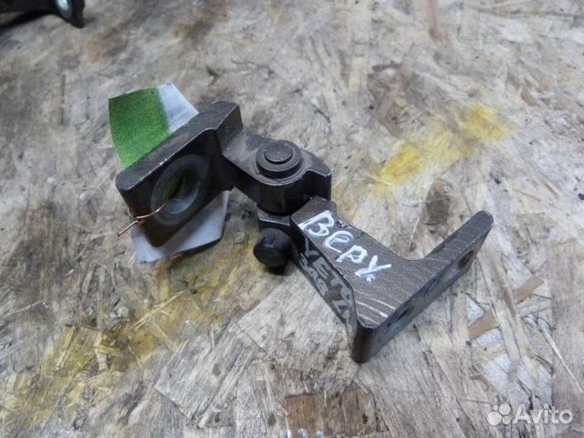 Петля двери задней левой верхняя Skoda Yeti 2009-2