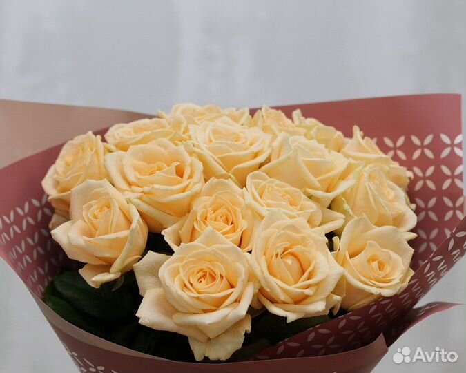 Букет из 15 кремовых роз 50-60 см (Россия)